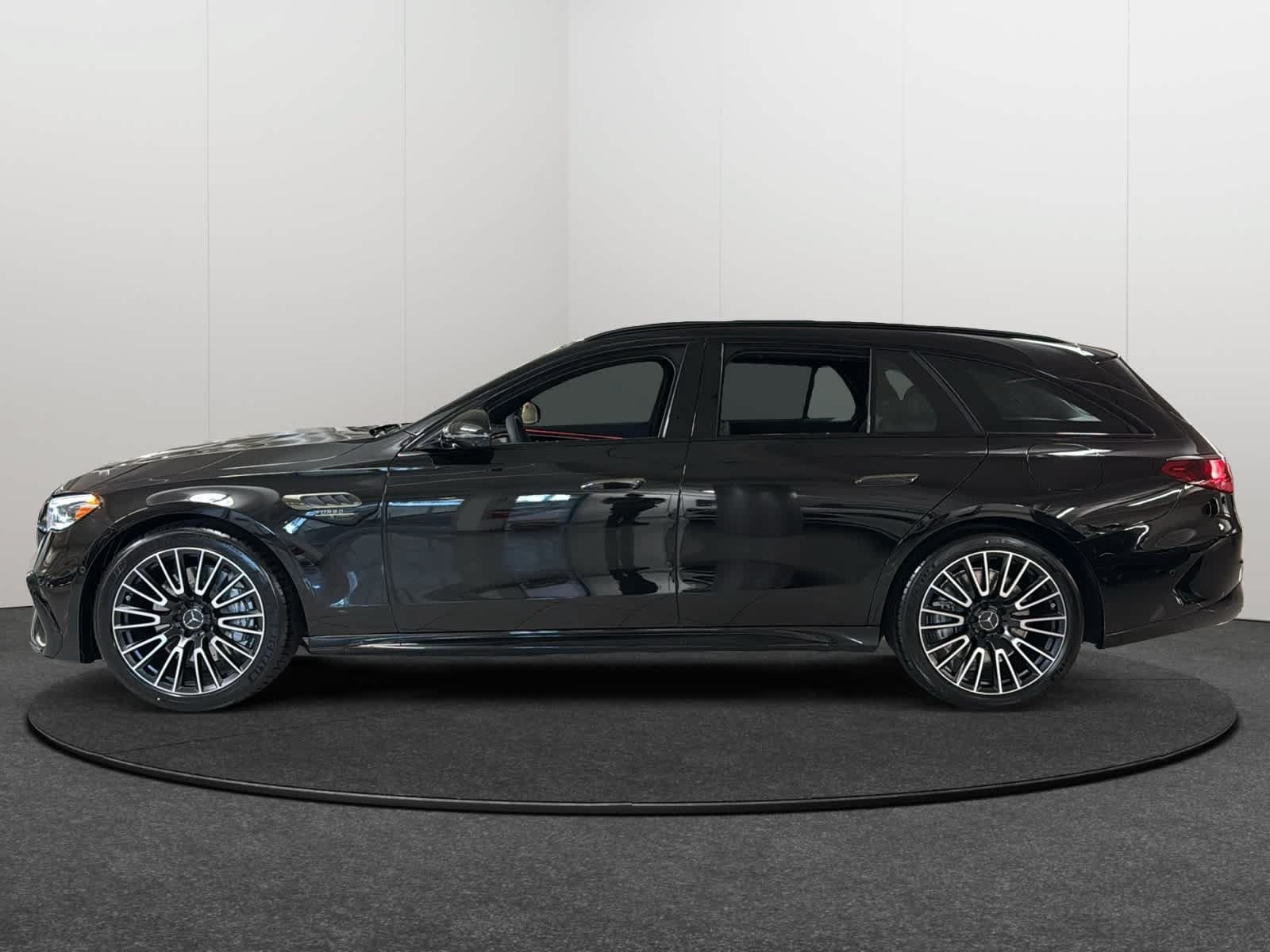 New 2026 Mercedes-Benz E 53 AMG e 4MATIC Wagon image 3