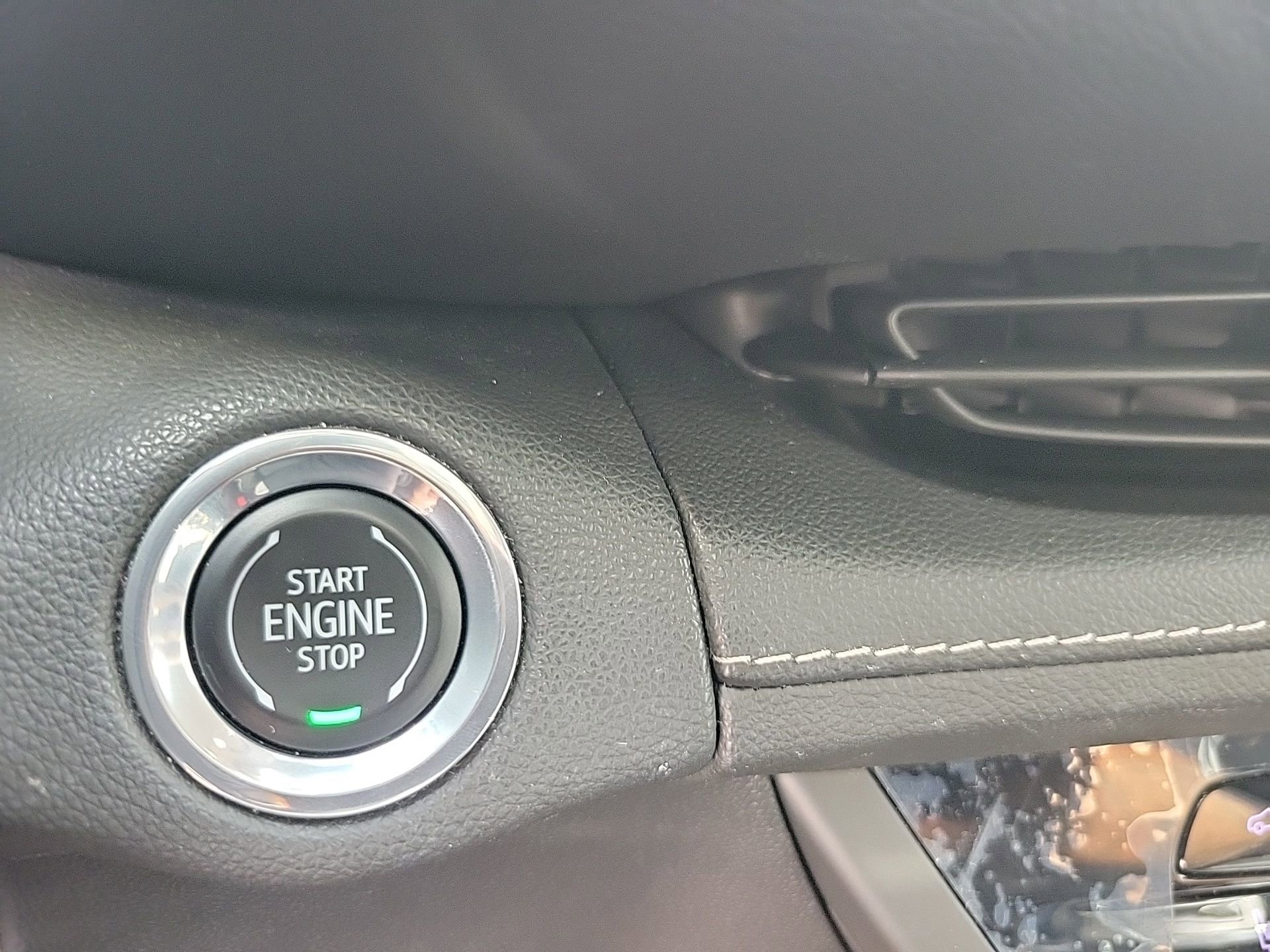 Used 2023 Buick Envision Essence image 30