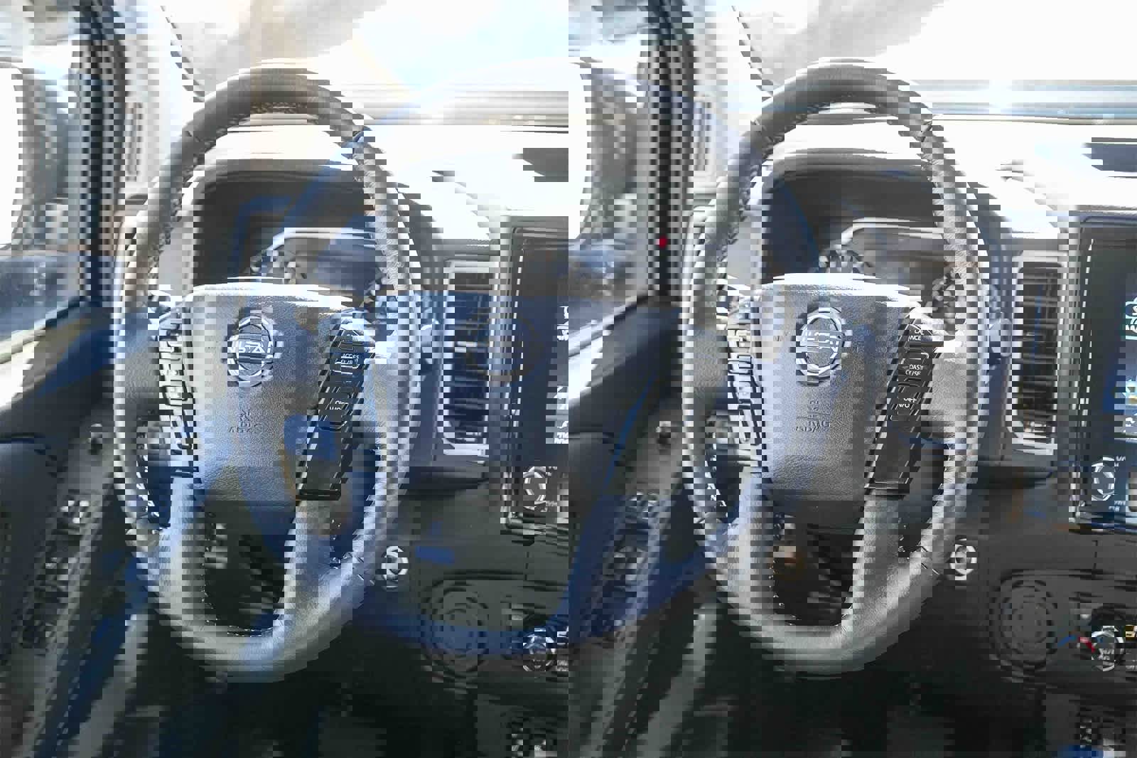 Used 2024 Nissan Frontier SL image 13