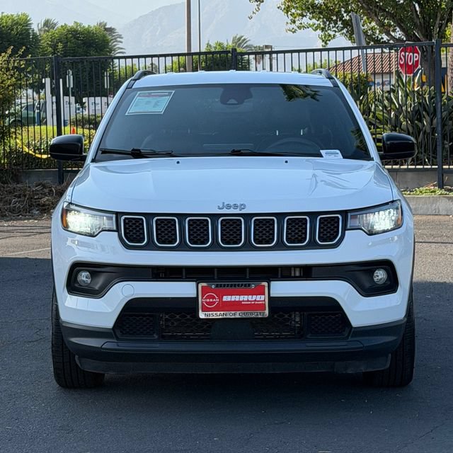 Used 2024 Jeep Compass Latitude AWD/4WD image 2