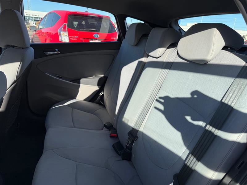 Used 2013 Hyundai Accent SE image 7