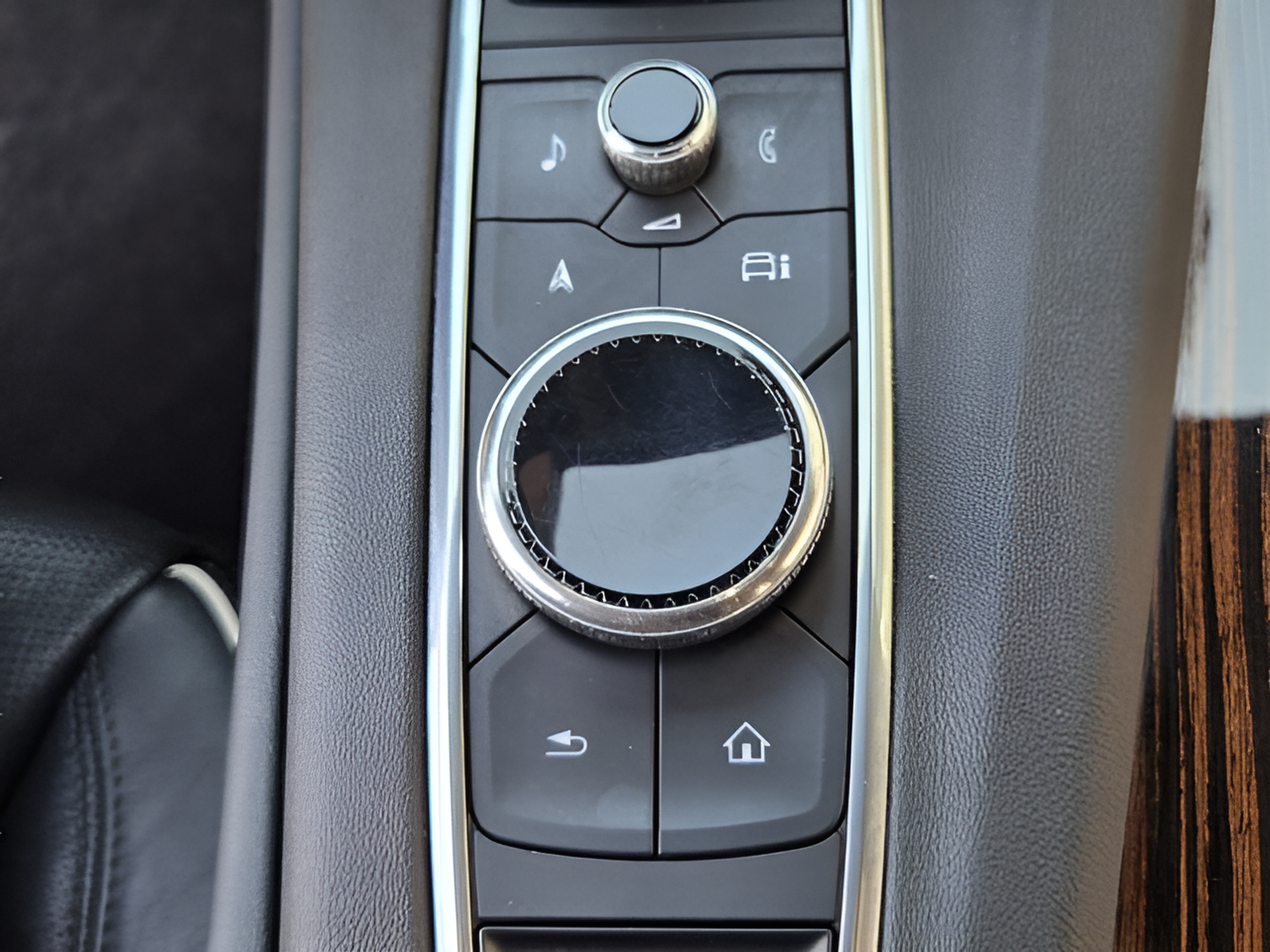 Used 2023 Cadillac Escalade ESV Premium Luxury AWD/4WD image 16