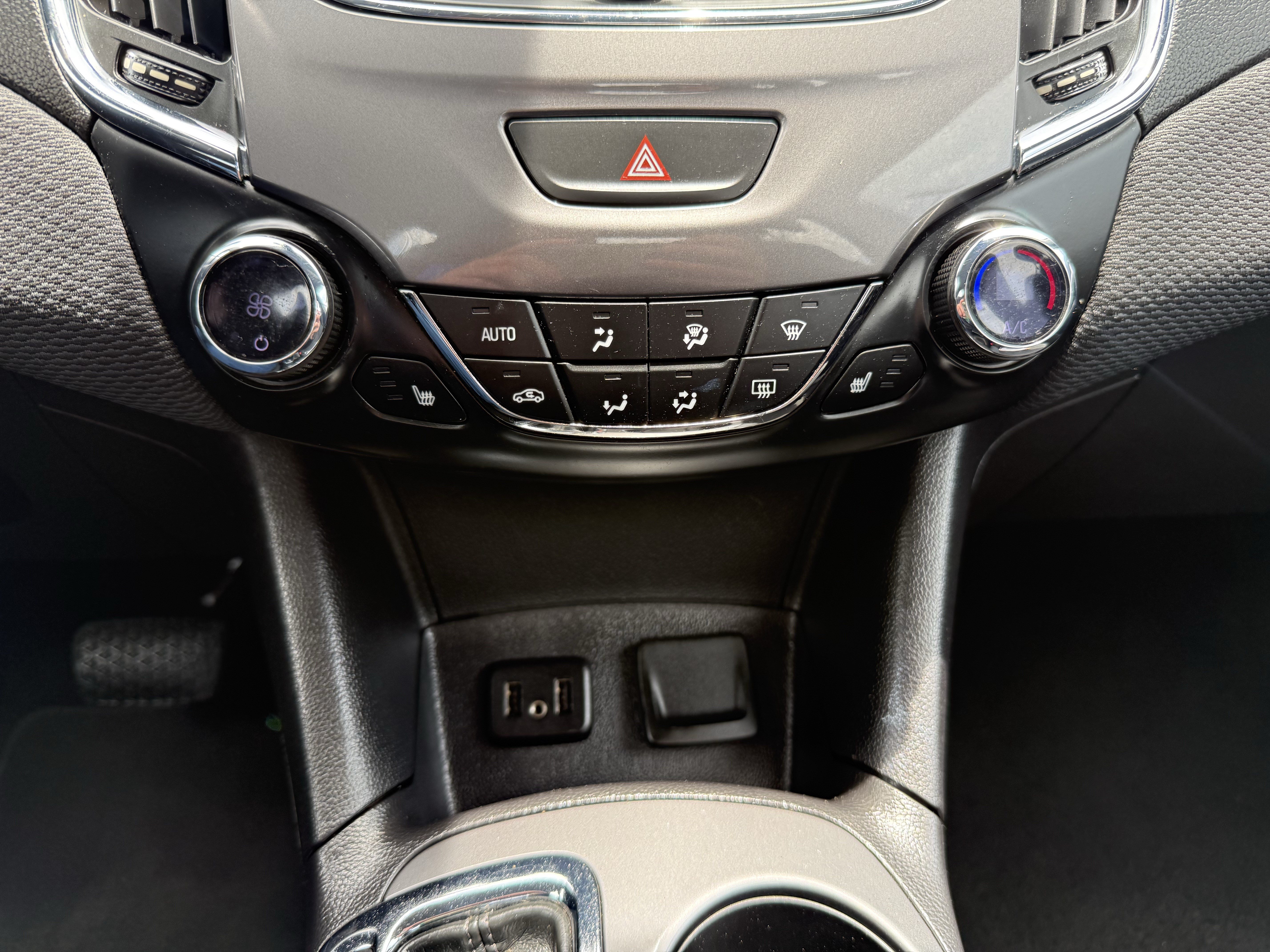 Used 2019 Chevrolet Cruze LT w/ Convenience Package FWD image 9