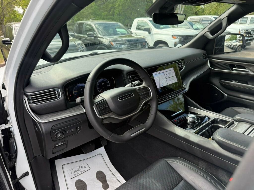 Used 2024 Jeep Wagoneer L Series II w/ Flexible Seating Group RWD image 3