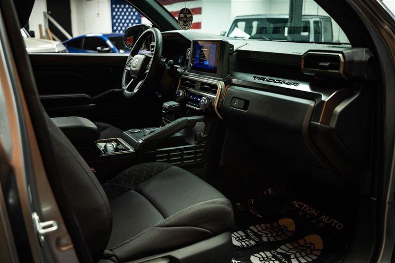 Used 2025 Toyota Tacoma SR5 RWD image 12