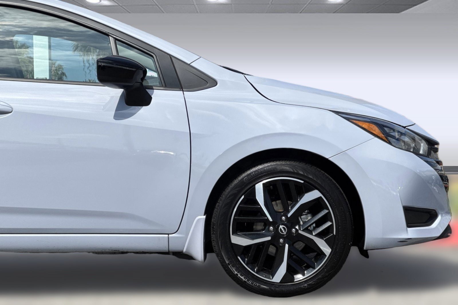 Used 2025 Nissan Versa SR w/ Trunk Package image 33