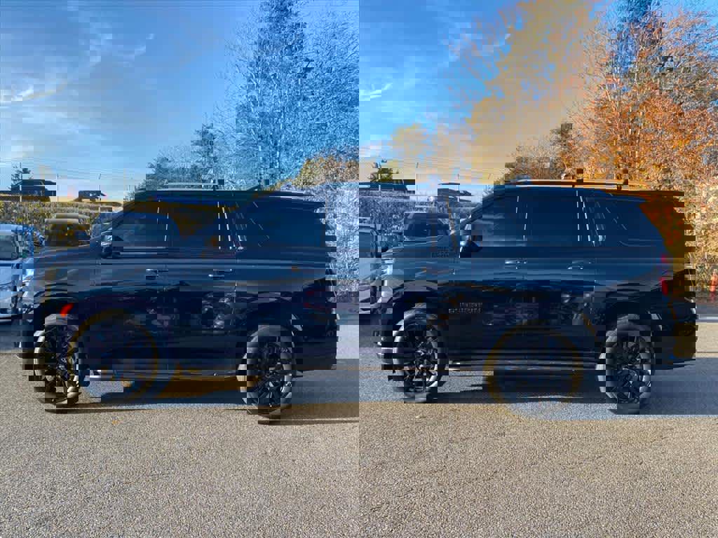 Used 2022 Chevrolet Suburban High Country image 2