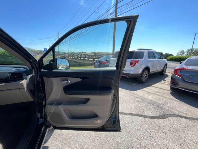 Used 2017 Honda Pilot Touring image 18