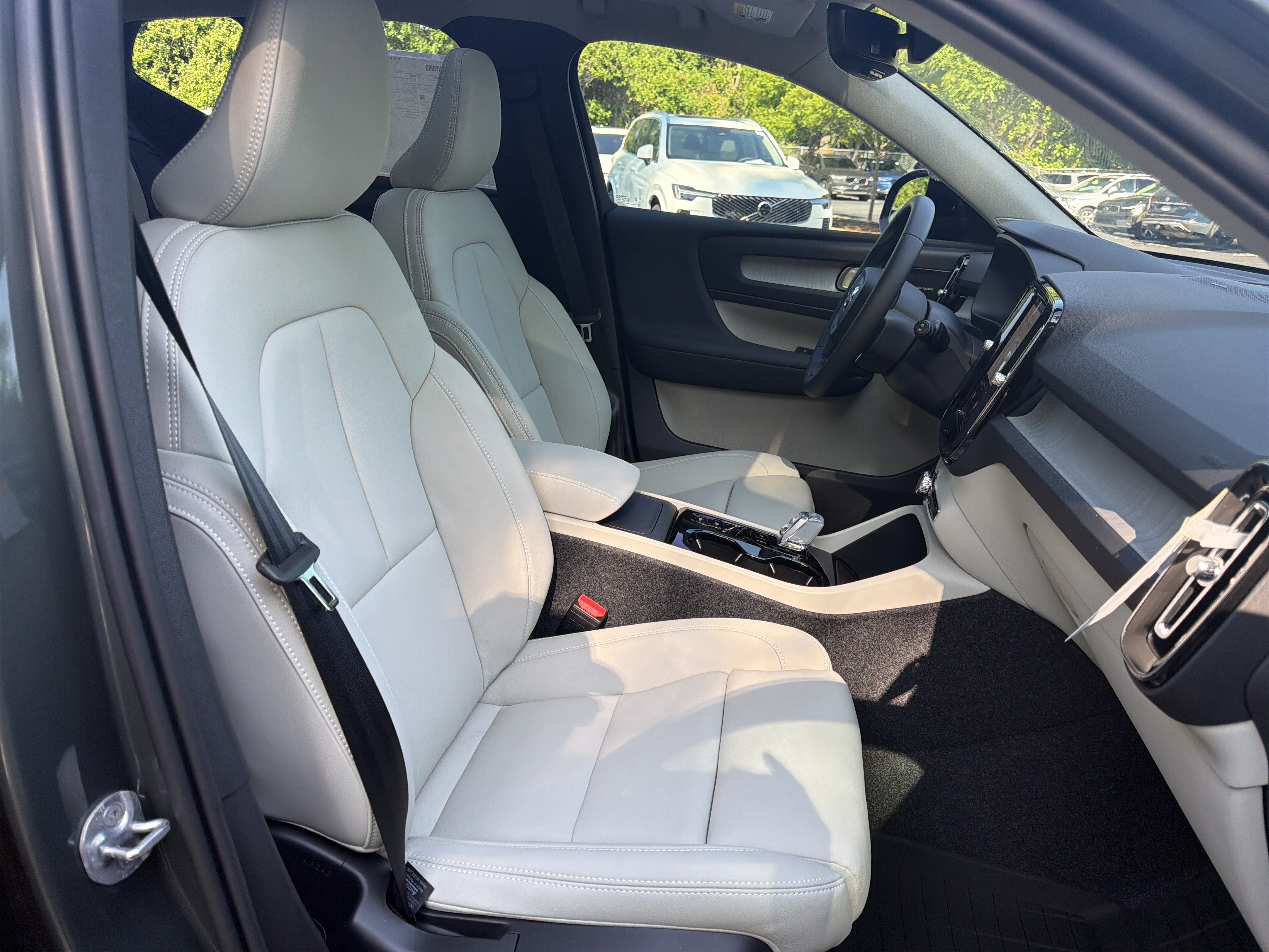 New 2026 Volvo XC40 B5 Ultra w/ Protection Package Premier AWD/4WD image 21
