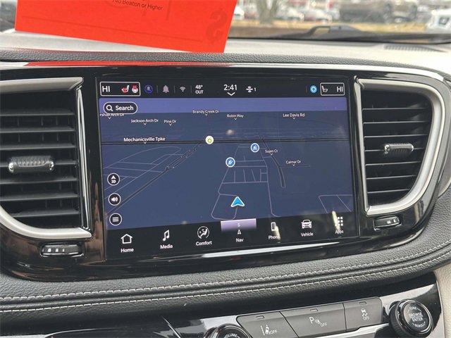 Used 2024 Chrysler Pacifica Select image 19