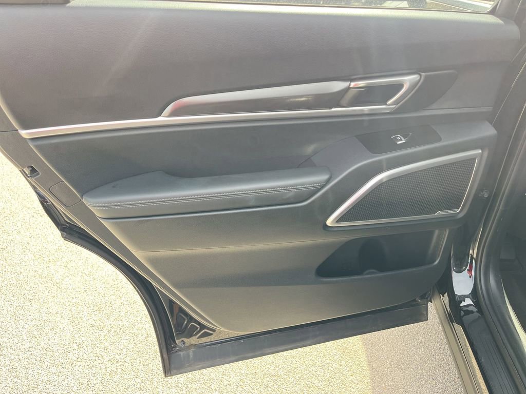 Used 2025 Kia Telluride S image 27