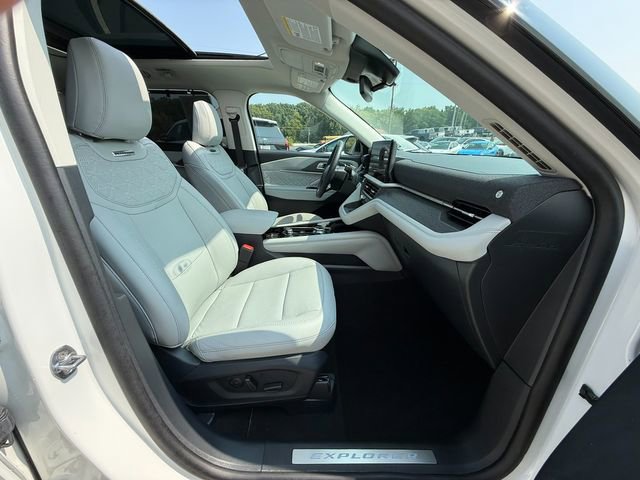Used 2025 Ford Explorer Platinum w/ Ultimate Package image 10