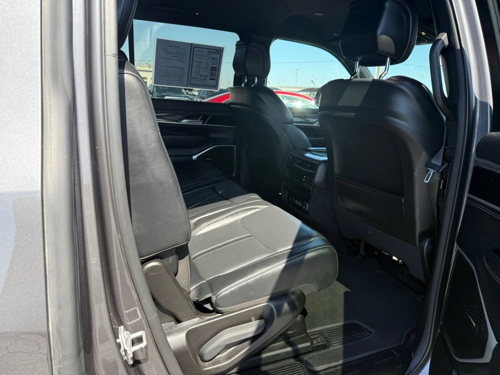 Used 2022 Jeep Wagoneer Series III RWD image 25