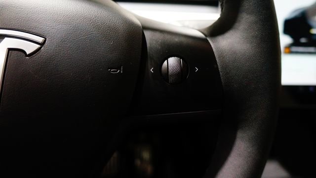 Used 2024 Tesla Model Y Long Range image 17