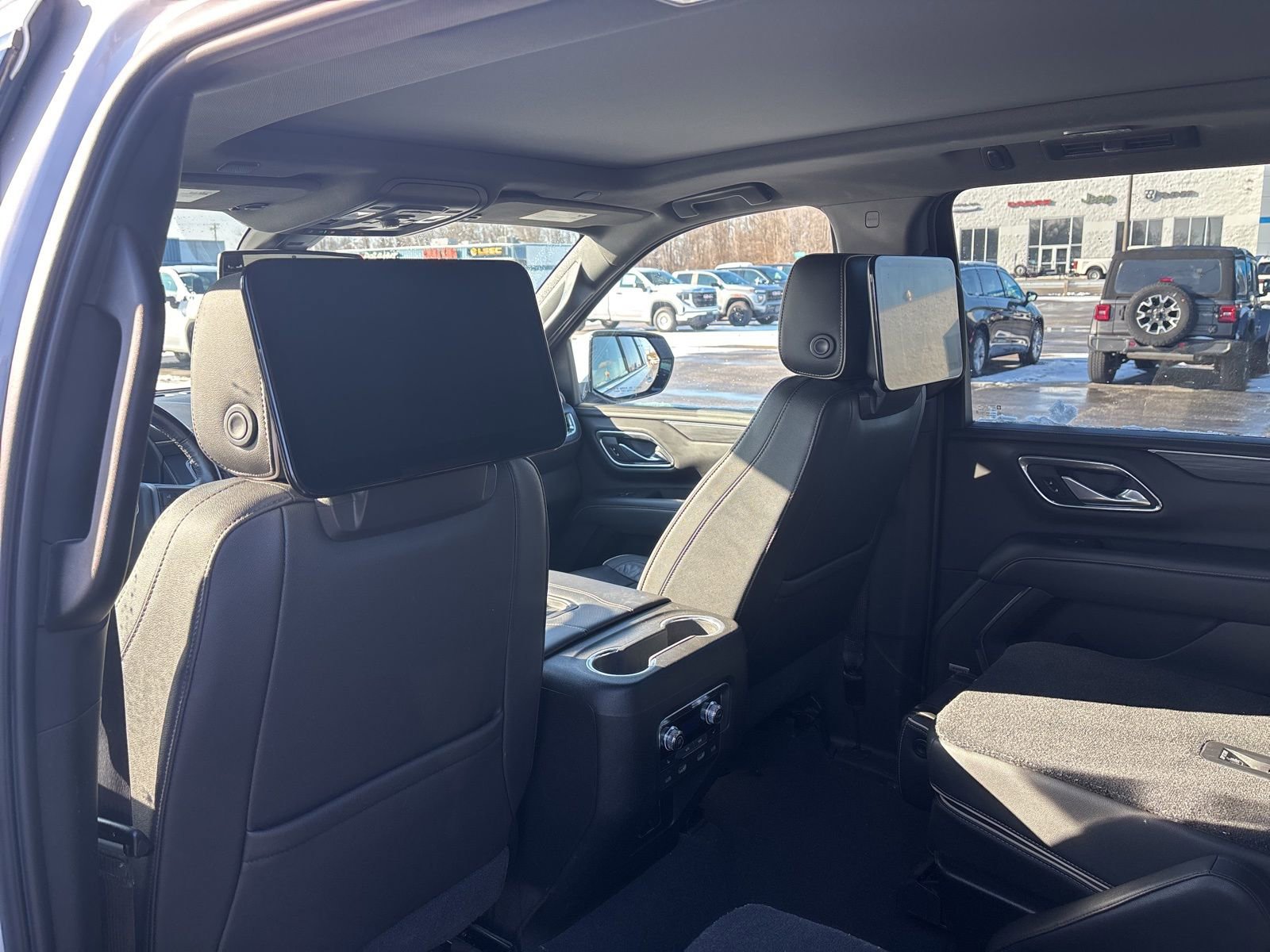 Used 2021 GMC Yukon XL SLT w/ SLT Premium Package image 12