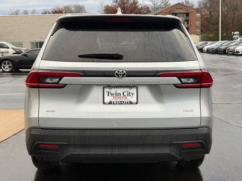 Certified 2025 Toyota Grand Highlander AWD image 5