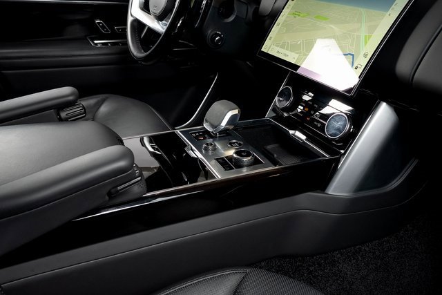 Used 2023 Land Rover Range Rover SE image 45
