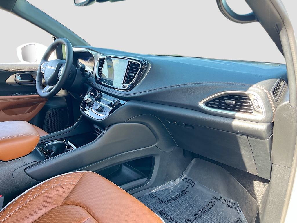 Certified 2024 Chrysler Pacifica Pinnacle FWD image 33