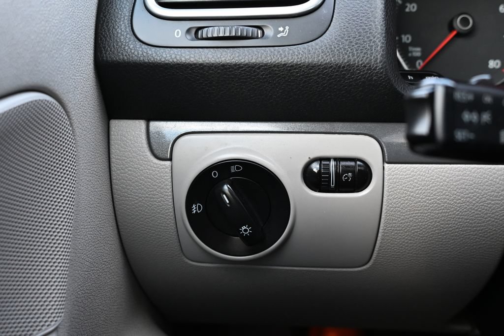 Used 2007 Volkswagen Eos 2.0T FWD image 18