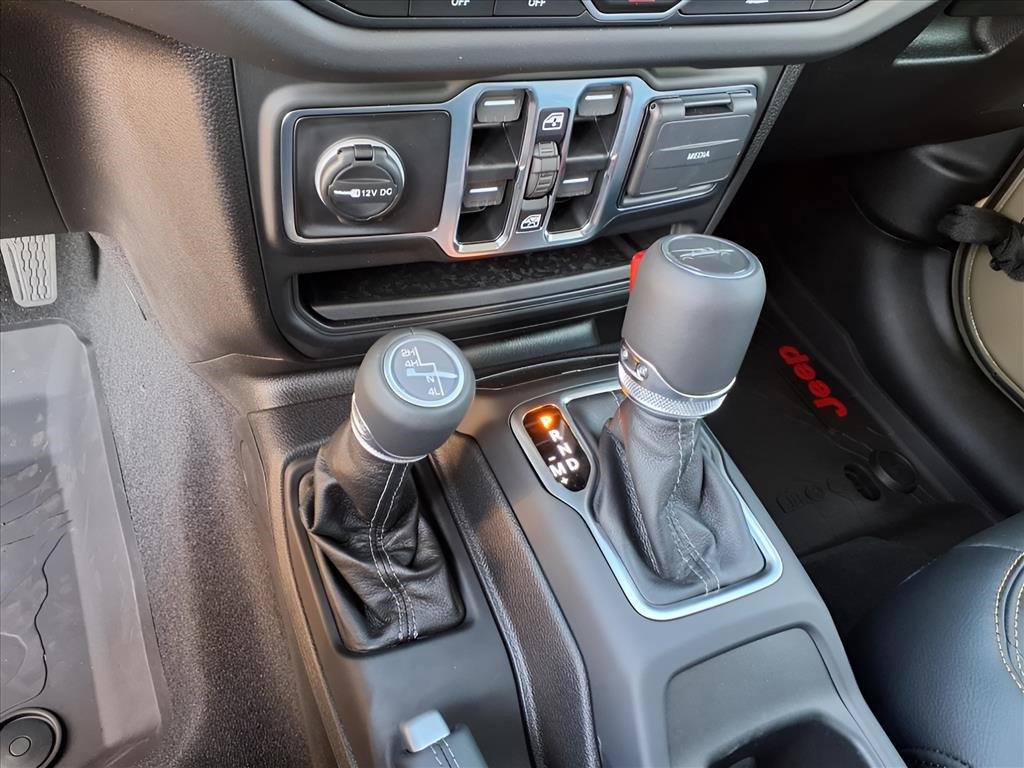 New 2025 Jeep Gladiator Sport image 17