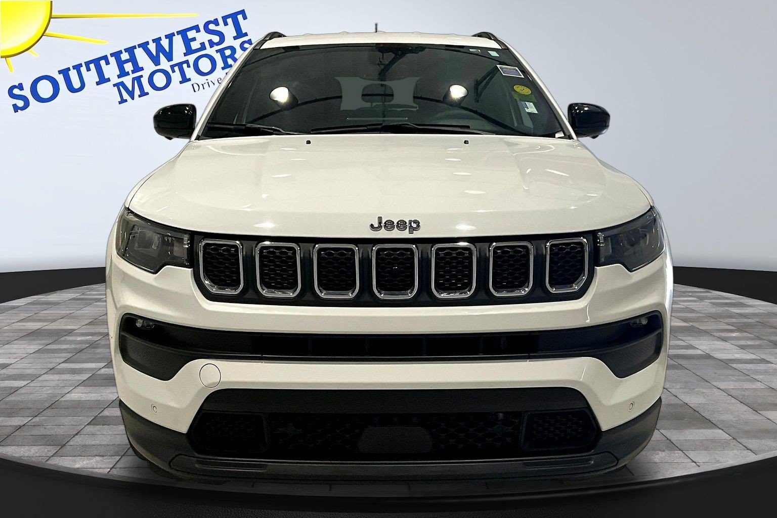 Used 2023 Jeep Compass Latitude AWD/4WD image 2