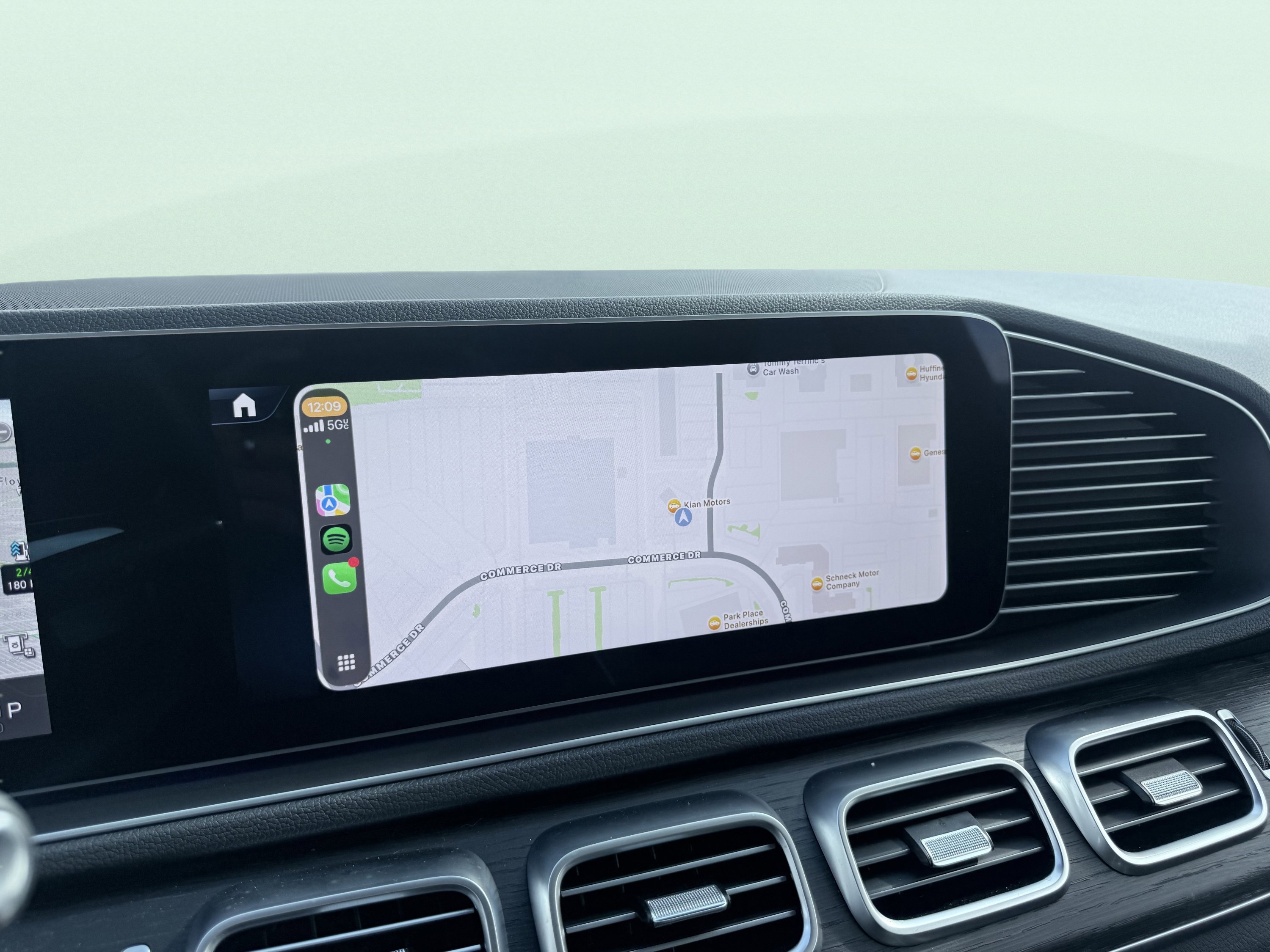 Used 2025 Mercedes-Benz GLE 450e 4MATIC w/ AMG Line Exterior image 65