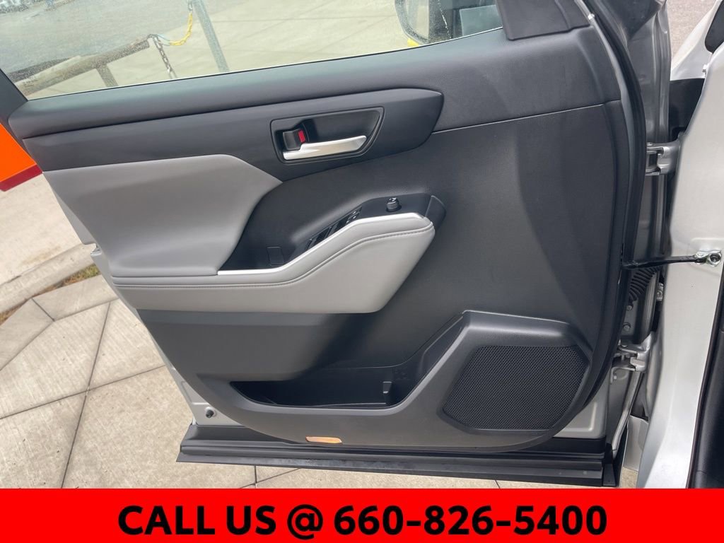Used 2022 Toyota Highlander XLE image 35