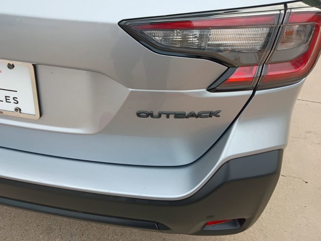 Used 2025 Subaru Outback Onyx Edition image 12