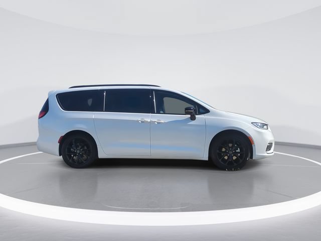 New 2026 Chrysler Pacifica Select w/ S Appearance Package FWD image 9