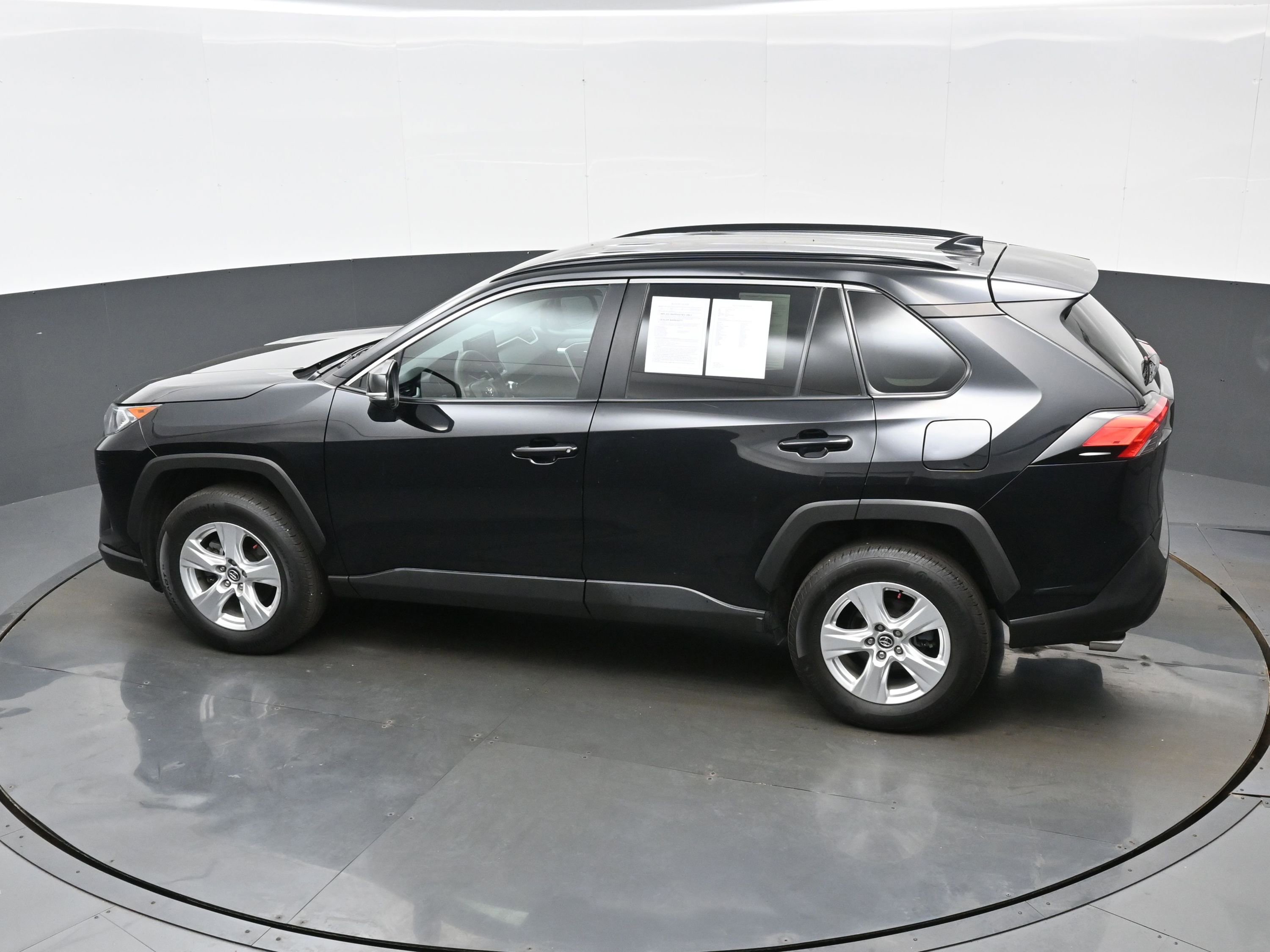 Used 2021 Toyota RAV4 XLE AWD/4WD image 37