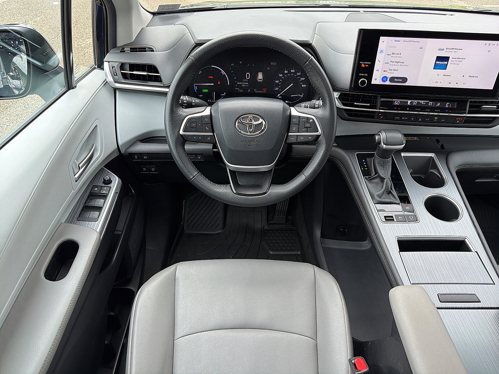 Used 2025 Toyota Sienna XLE FWD image 14