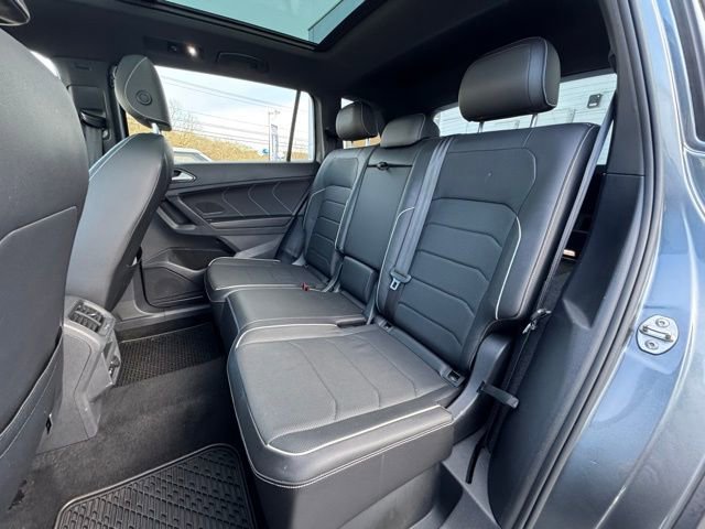 Certified 2022 Volkswagen Tiguan SEL R-Line image 11