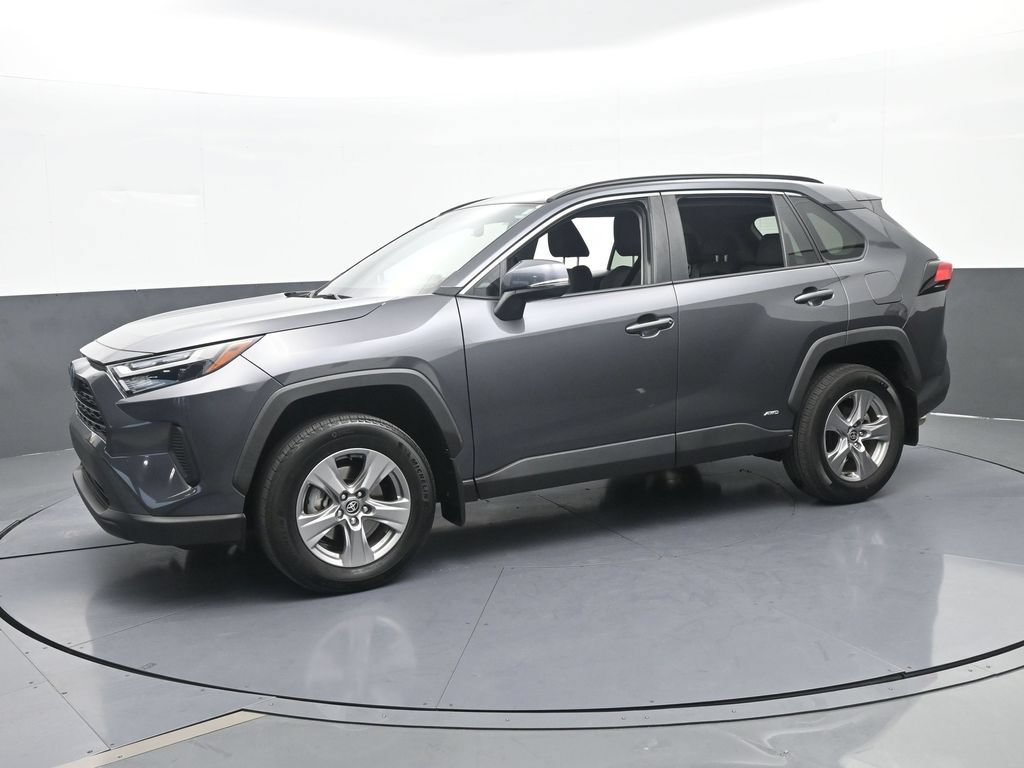 Used 2024 Toyota RAV4 XLE AWD/4WD image 2