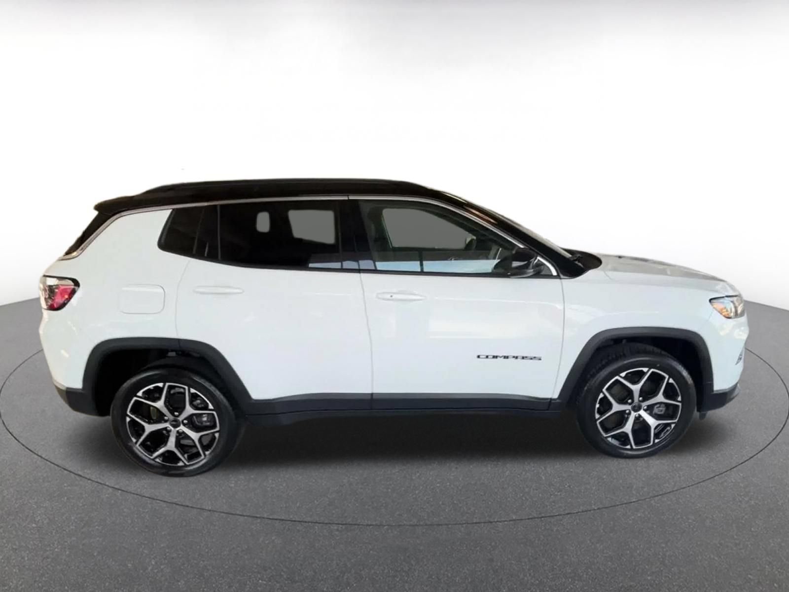 Used 2025 Jeep Compass Limited AWD/4WD image 16