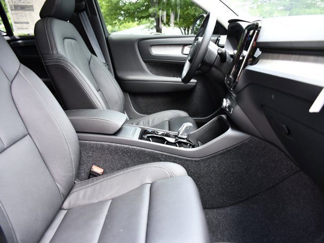 Used 2025 Volvo XC40 B5 Plus w/ Protection Package Premier AWD/4WD image 27