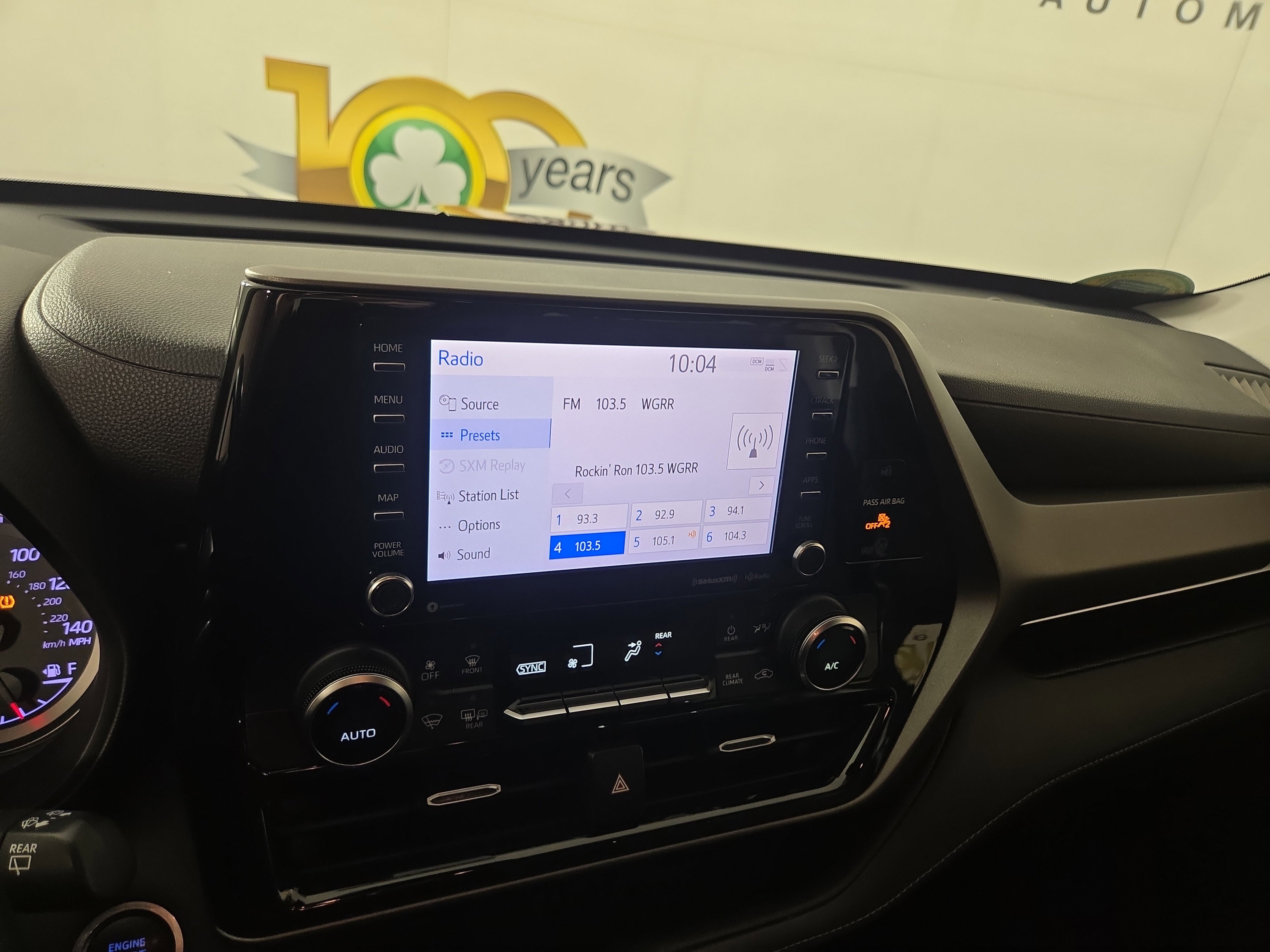 Used 2020 Toyota Highlander LE FWD image 21