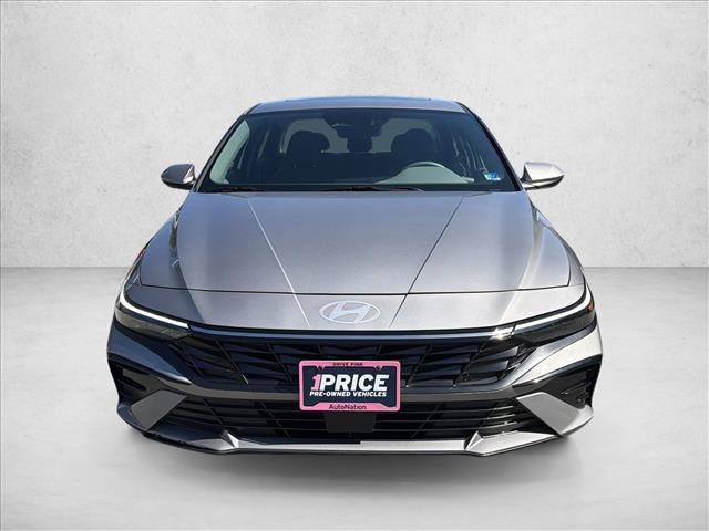 Used 2025 Hyundai Elantra SEL FWD image 2