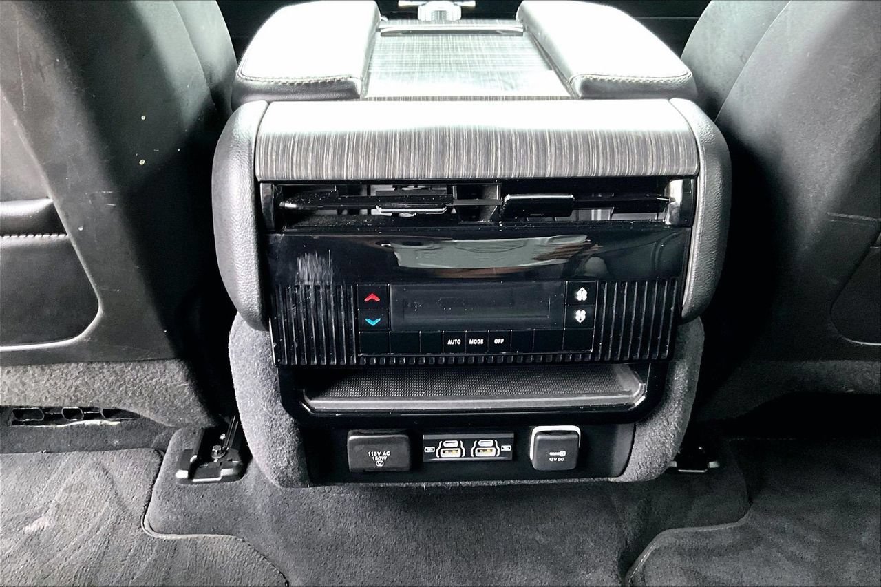 Certified 2024 Jeep Wagoneer L Series II AWD/4WD image 16