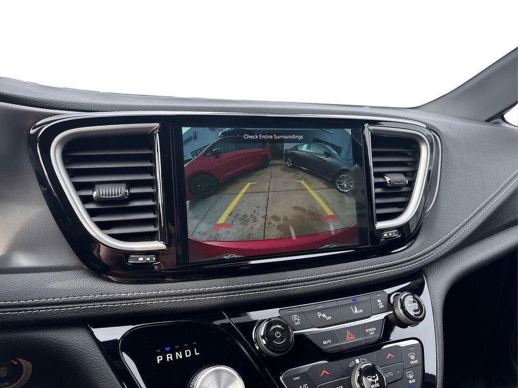 New 2026 Chrysler Pacifica Select FWD image 25
