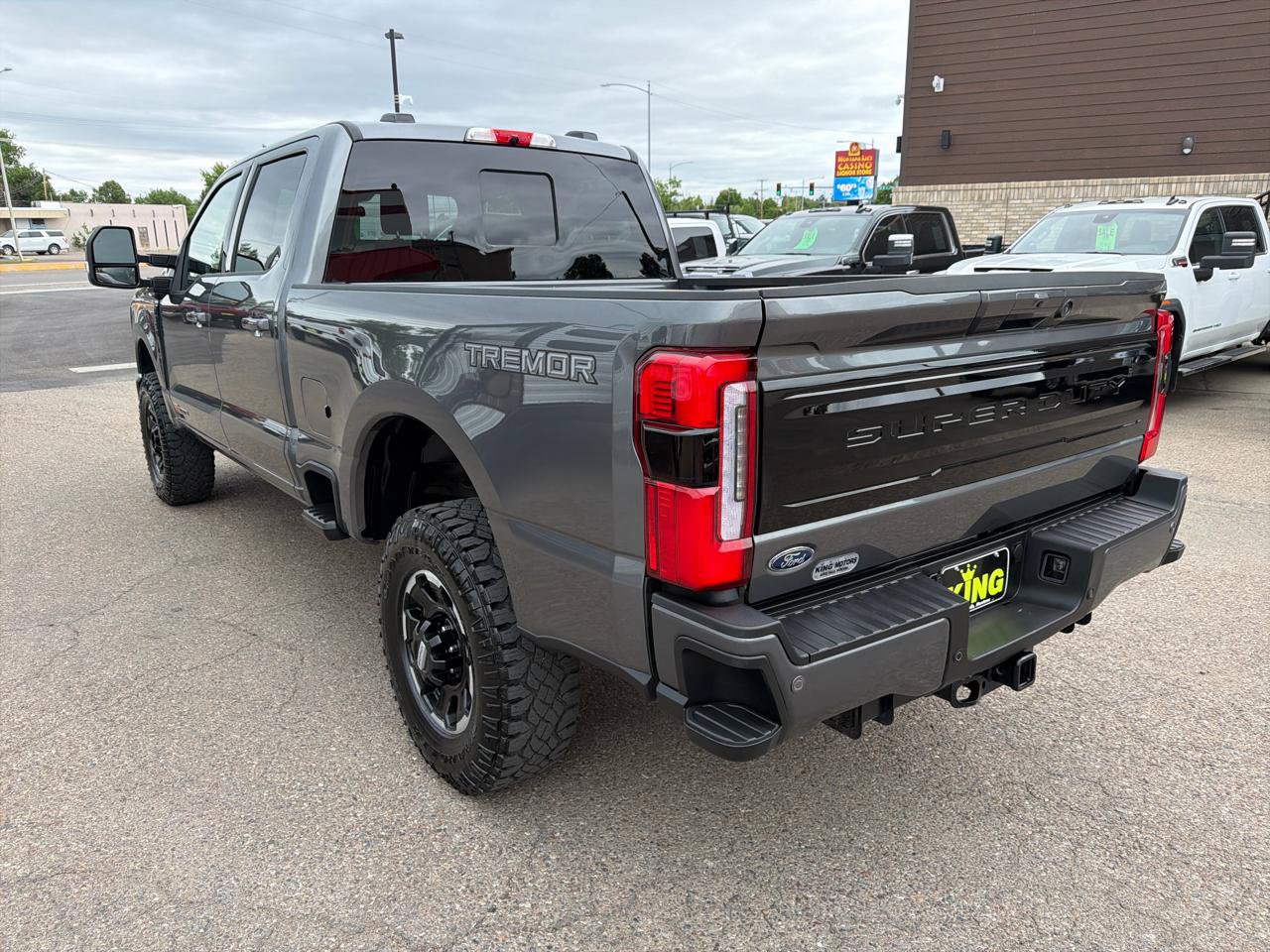 Used 2026 Ford F350 Platinum w/ Tremor Off-Road Package AWD/4WD image 4