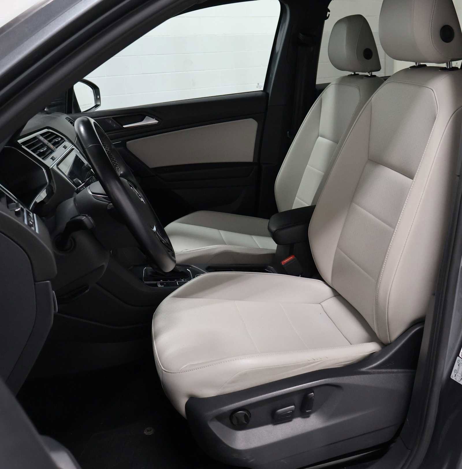 Used 2019 Volkswagen Tiguan SEL R-Line AWD/4WD image 5