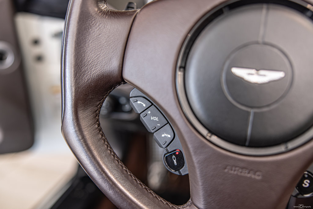 Used 2016 Aston Martin Vanquish Volante RWD image 25