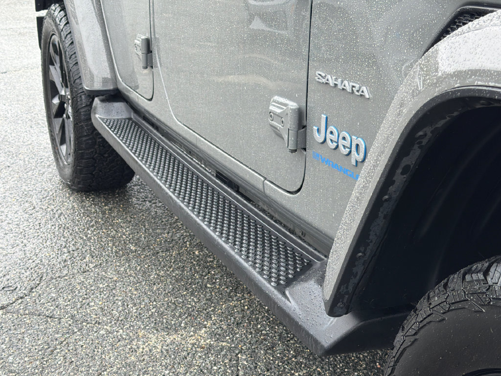 Used 2023 Jeep Wrangler Unlimited Sahara w/ Cold Weather Group AWD/4WD image 8