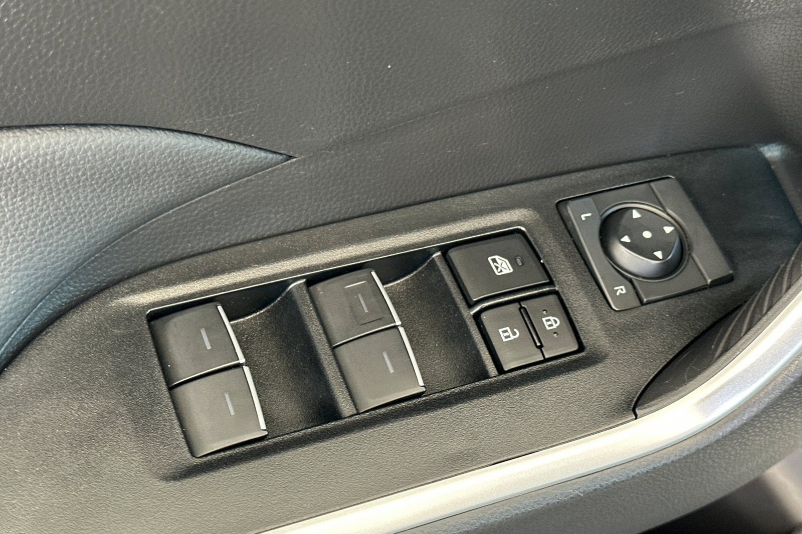 Used 2025 Toyota RAV4 XLE w/ Weather Package FWD image 13