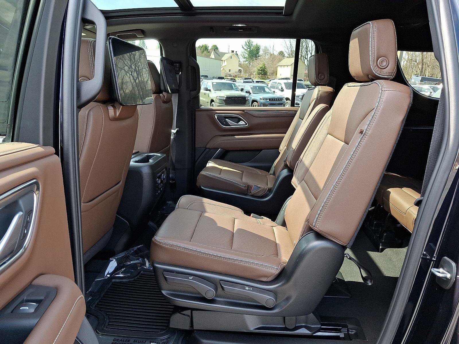 Used 2024 Chevrolet Suburban High Country w/ Advanced Technology Package AWD/4WD image 10
