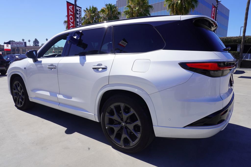 Used 2025 Lexus TX 500h AWD w/ Technology Package image 6