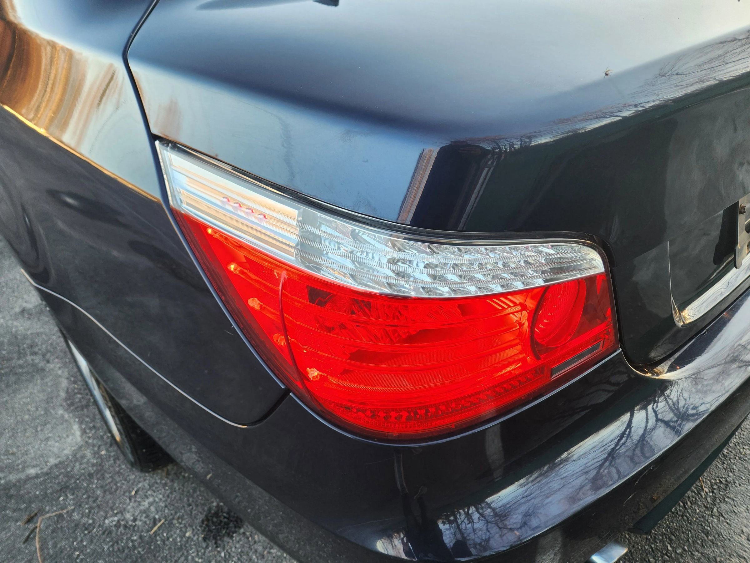 Used 2009 BMW 528i xDrive Sedan image 12