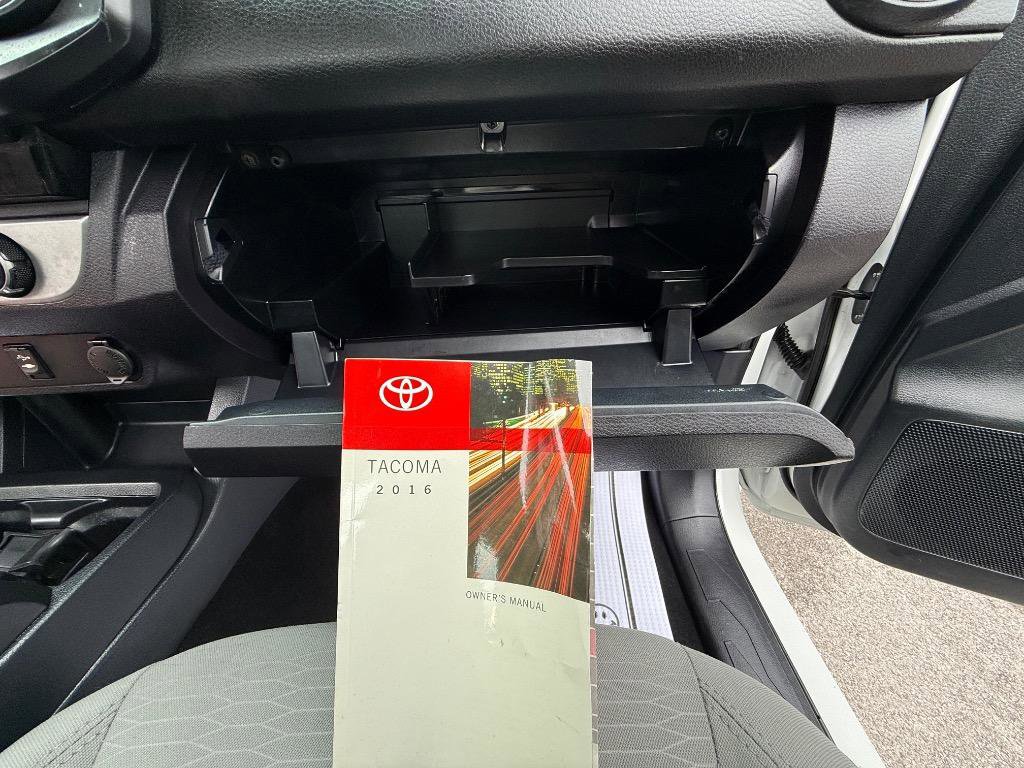 Used 2016 Toyota Tacoma SR image 17