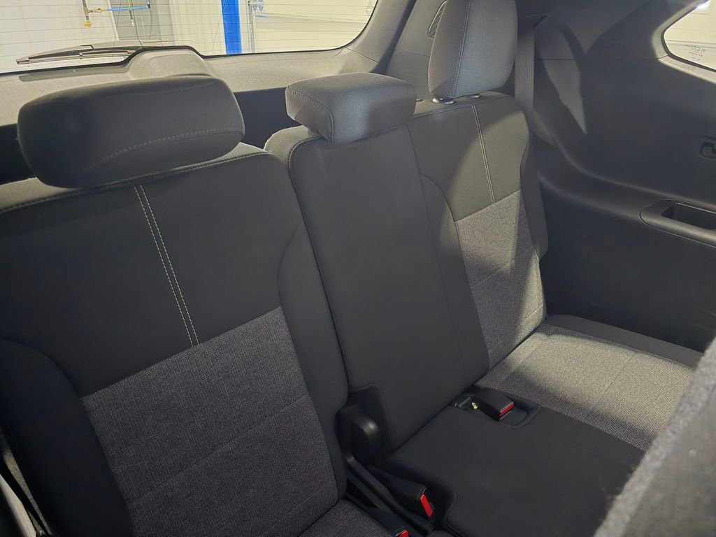 Used 2025 GMC Acadia Elevation image 24