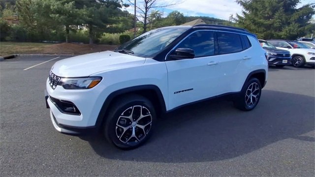 Used 2024 Jeep Compass Limited image 4